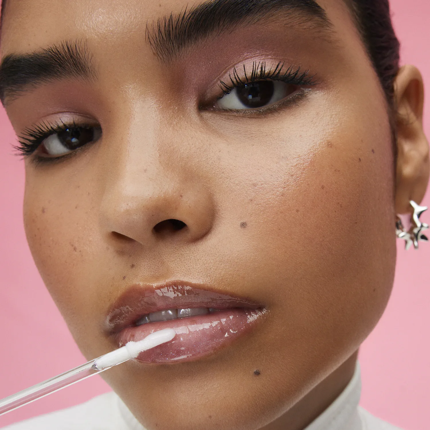 glossed lip gloss - dudak parlatıcısı